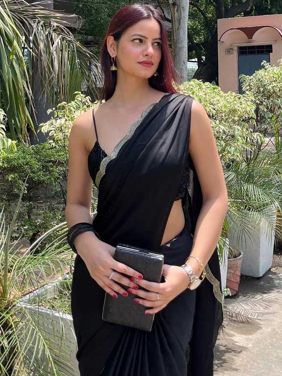 20 year old Call Girl service in Noida